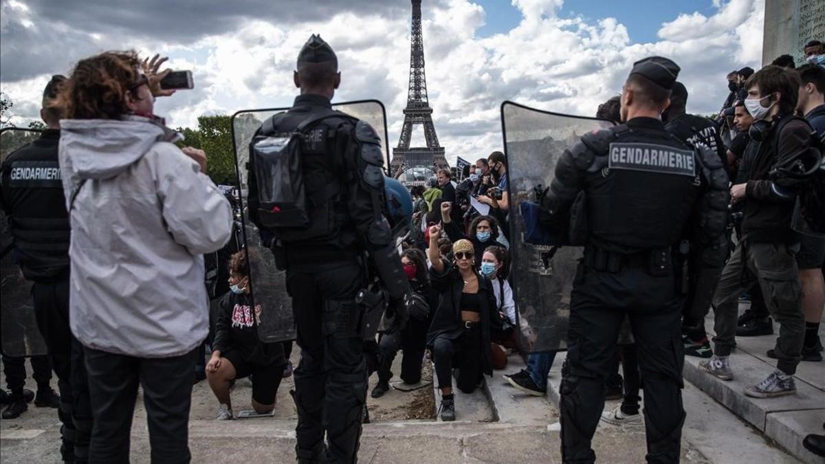 Protesta en París por la muerte de George Floyd en EEUU a manos de la policía.