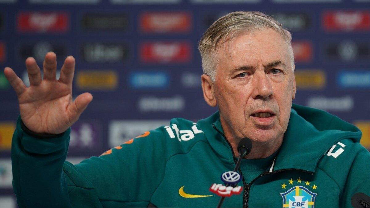 Carlo Ancelotti en una rueda de prensa durante la concentración de Brasil para el Mundial