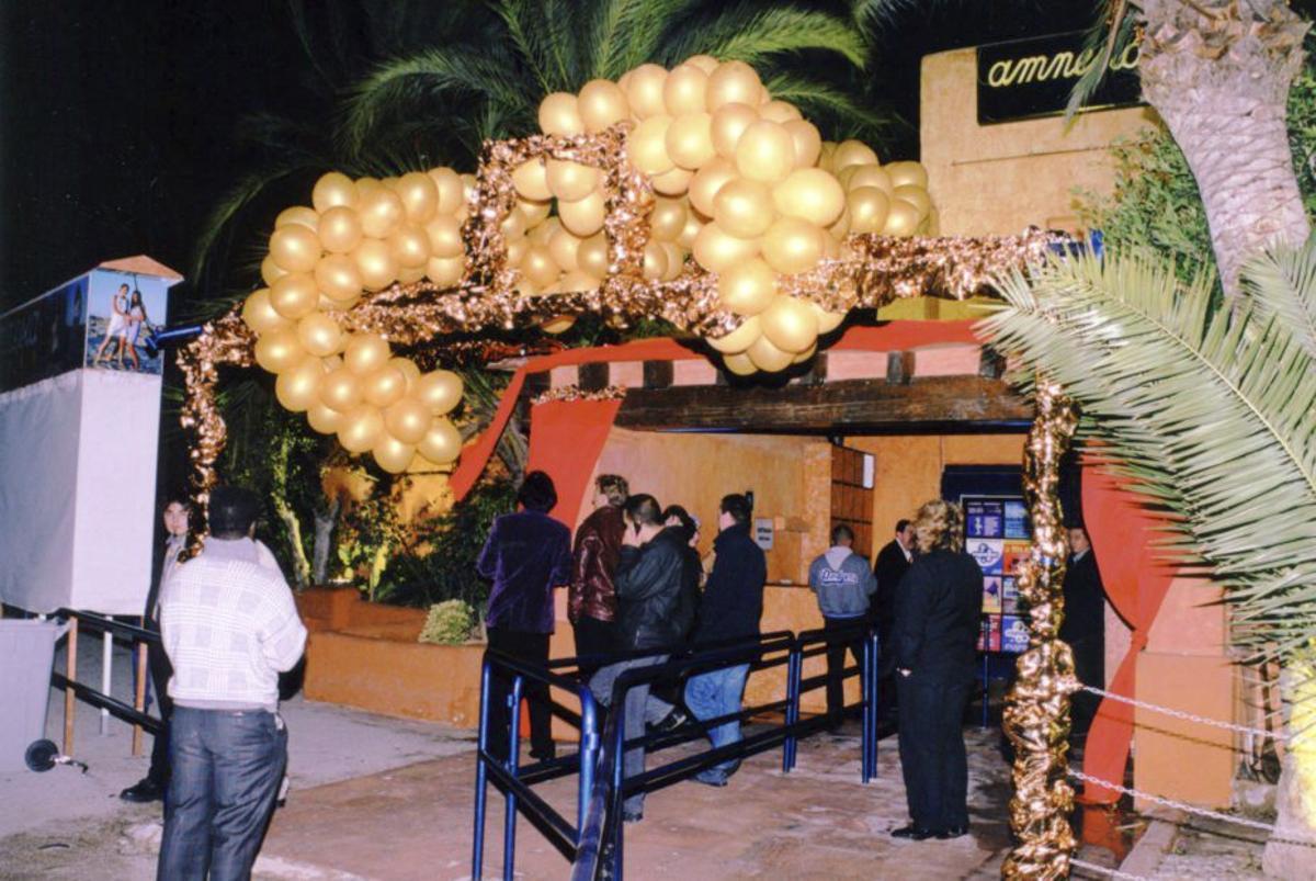 Fiesta de fin de año en el 2000. | AMNESIA