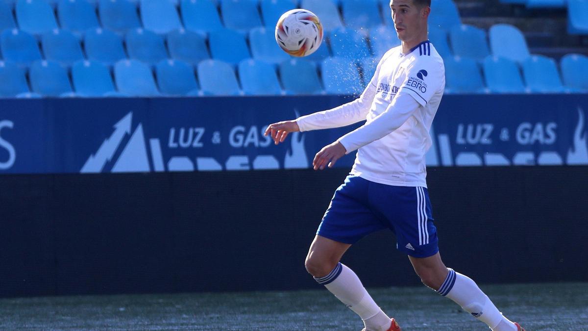 Petrovic controla un balón en el amistoso ante el Andorra del este viernes.