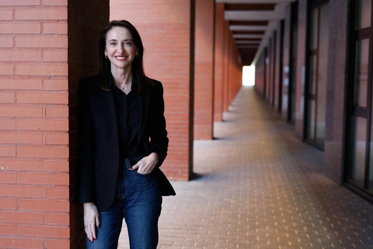 Ángeles Solanes, en la faculta de derecho de la Universitat.