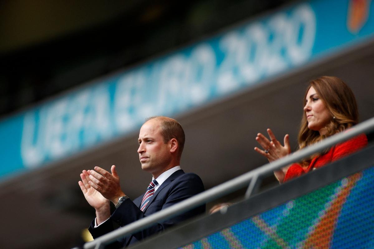 El príncipe Guillermo y su esposa, Catalina, en 2021, en el estadio de Wembley, en Londres.