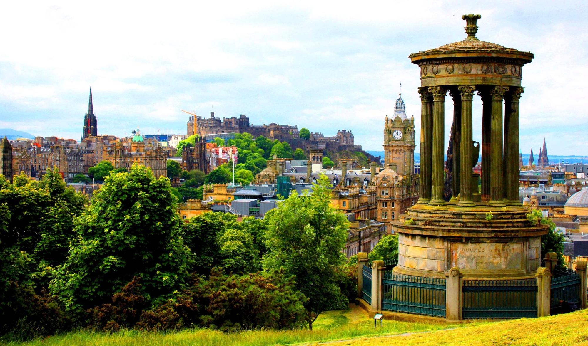 Panorámica de Edimburgo desde la colina de Calton