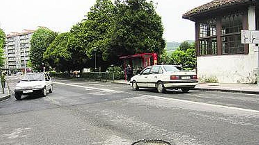 Calle Eulogio Díaz Miranda, en Grado, tras el arreglo de los baches.