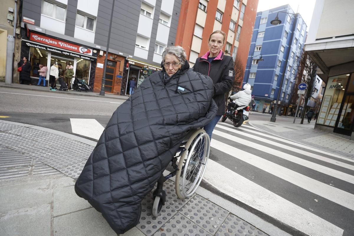 Vecinos de El Llano valoran la renovación de los pasos de peatones en la avenida Schulz, con luces y sombras: “Las obras no son un plato de gusto, pero una vez hechas, se nota la mejora”