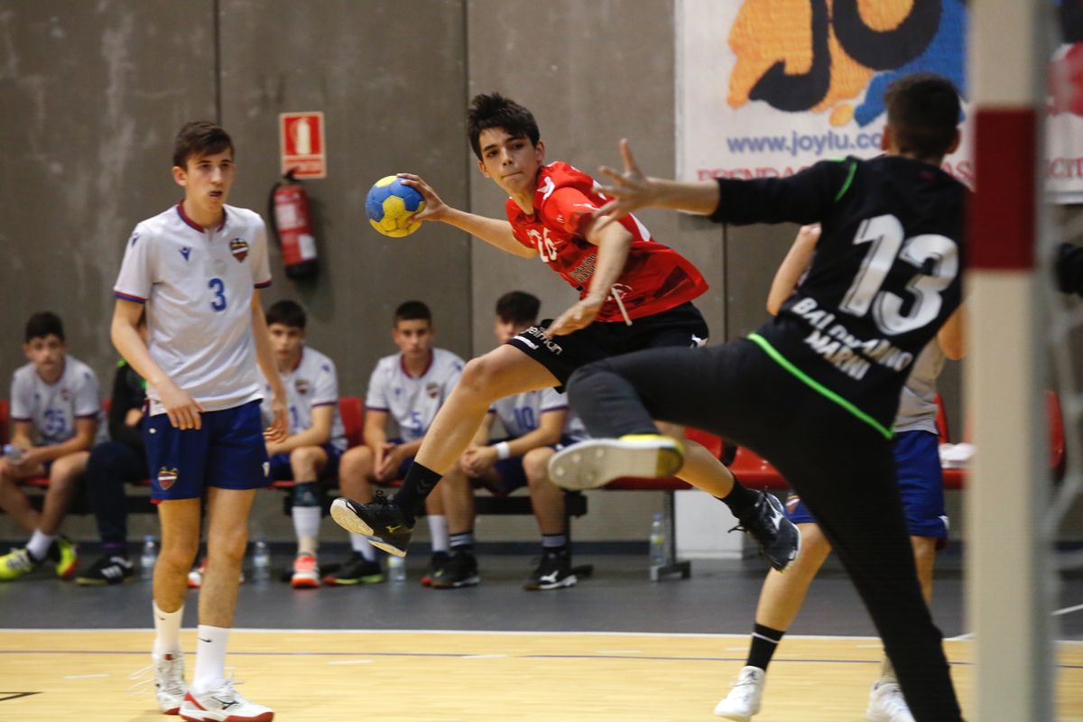 Las imágenes del CajaSur - Levante, del intersector de balonmano