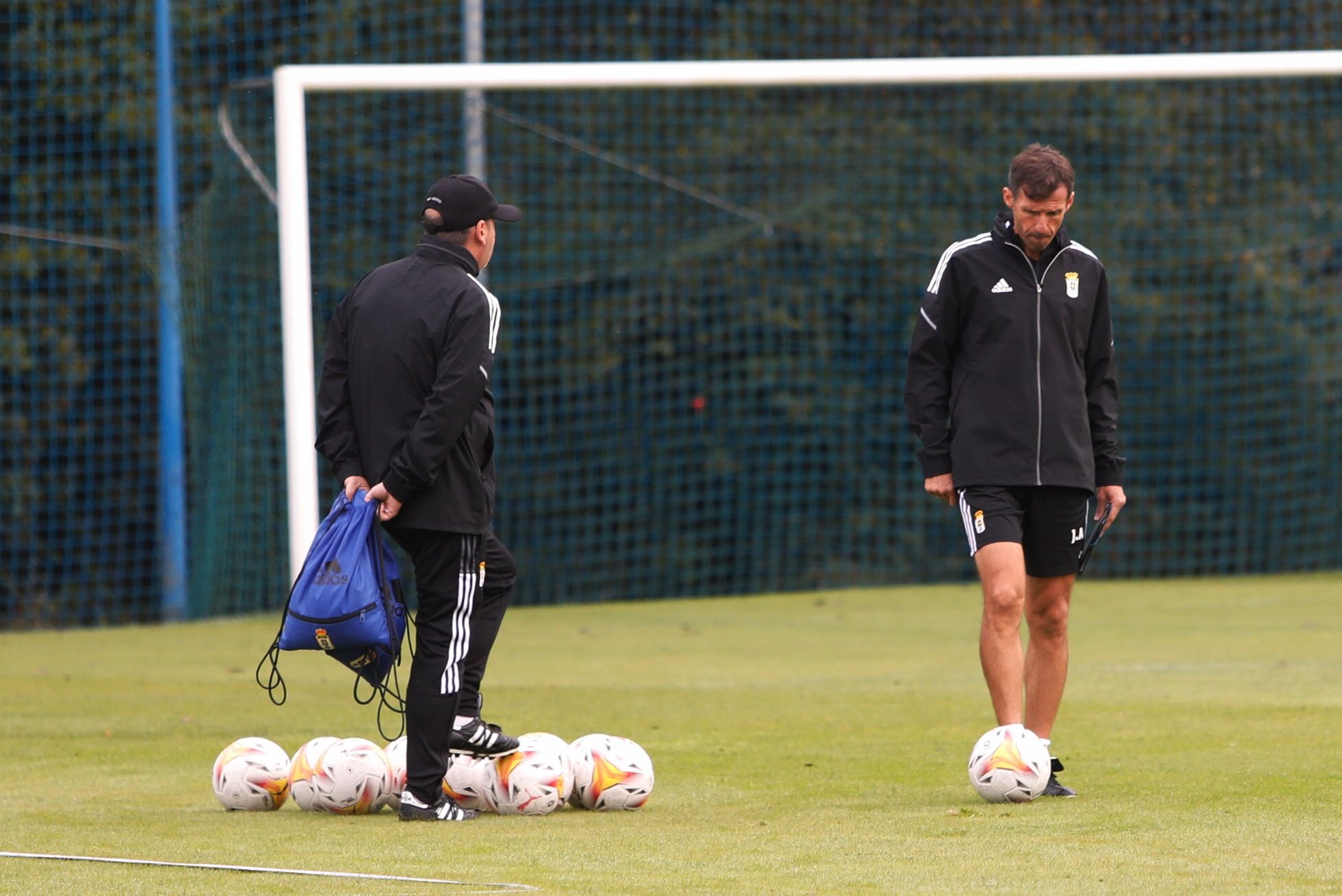 Las imágenes del entrenamiento del Oviedo tras la derrota ante el Burgos