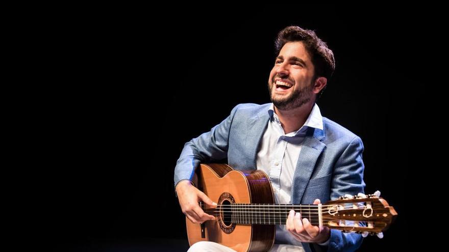 Rafael Aguirre: &quot;La guitarra es una puerta para llegar a la gente que cree que la clásica es complicada&quot;