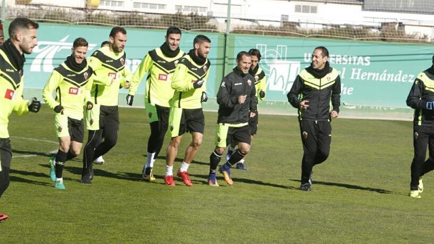 La plantilla del Elche ha entrenado esta mañana en el campo anexo al Martínez Valero