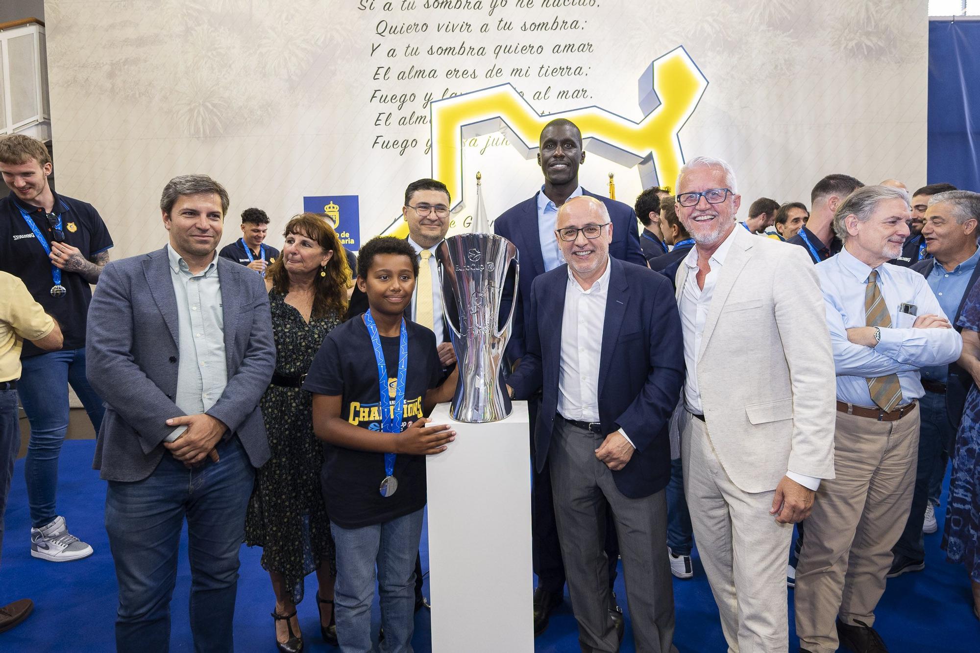 Celebración de la Eurocopa del CB Gran Canaria en el Cabildo grancanario