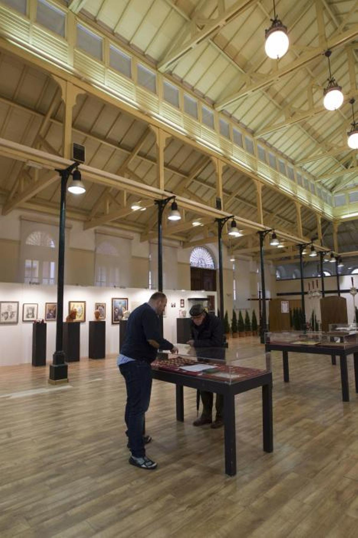 Exposición de Semana Santa en la plaza de Trascorrales