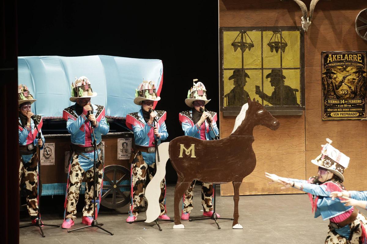 El primer pase del concurso de charangas de Gijón, en imágenes