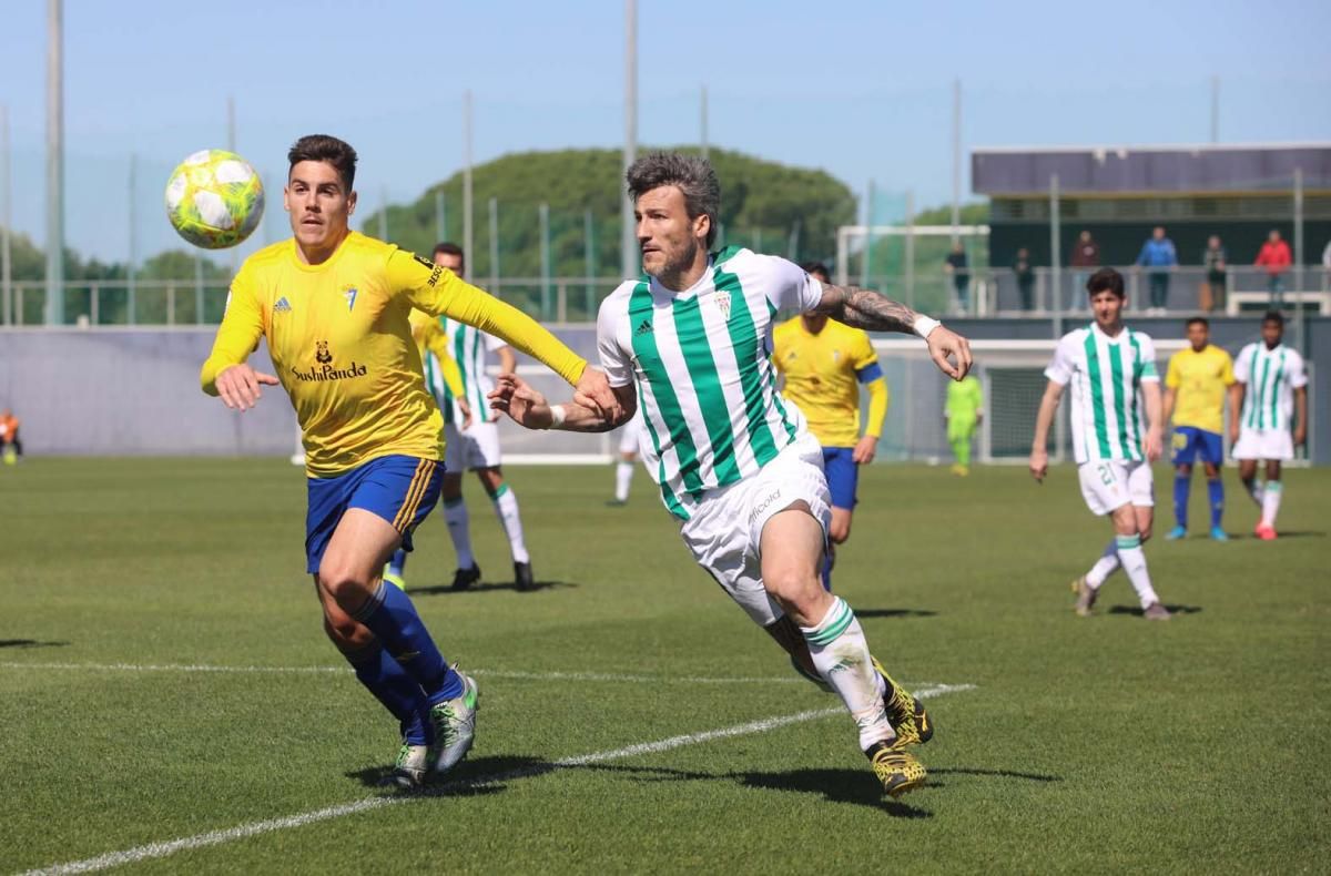 Las imágenes de Cádiz B-Córdoba CF