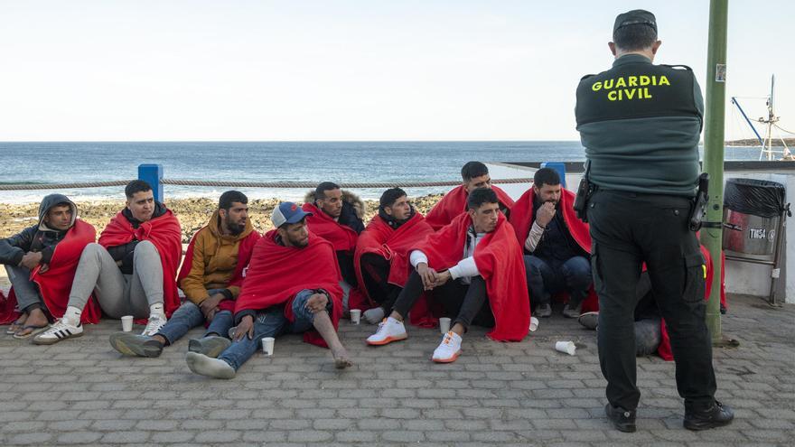 Llega una patera con 31 migrantes al muelle de La Santa