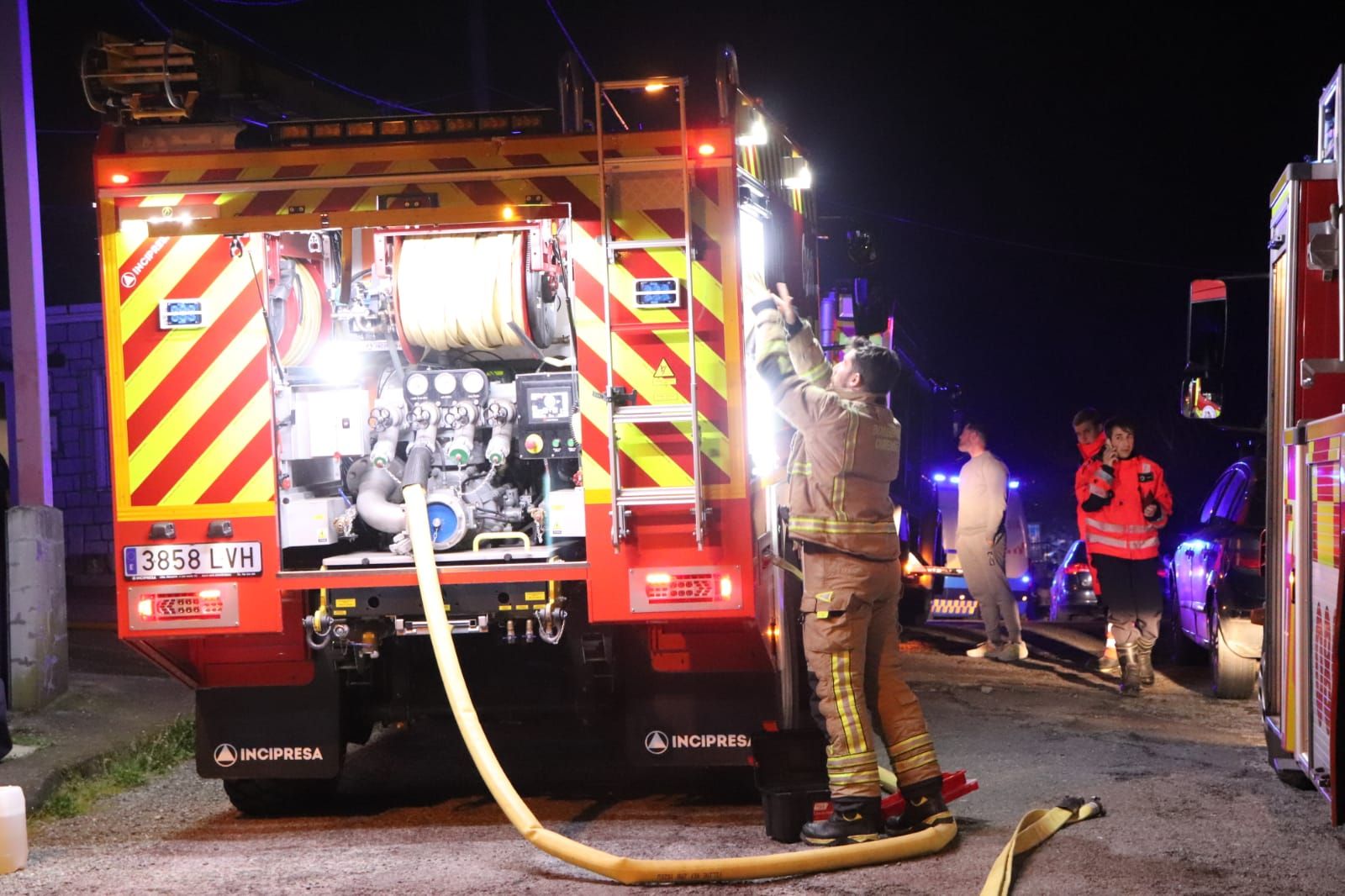 Al menos tres heridos por una explosión de gas en una vivienda en Ourense