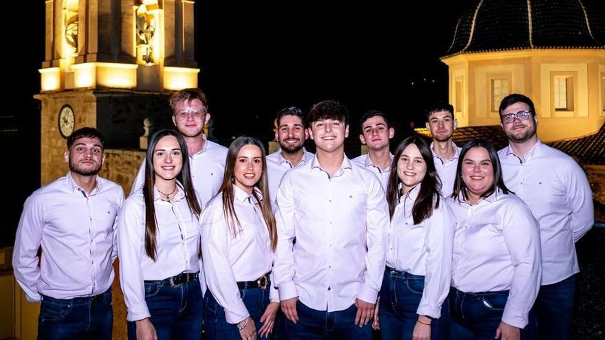 Gerard Ferrando (clavario mayor), con los clavarios y festeros de 2025: Silvia Martínez, Nerea Cañego, Laia Hernández, Aitor Sánchez, José Antonio Parici, Joan Varelles, Manuel Casabó, Marc Casinos, Miguel Pallares y Paula Monfort.
