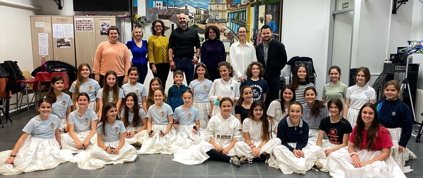 La doble representación infantil, en el ensayo general.