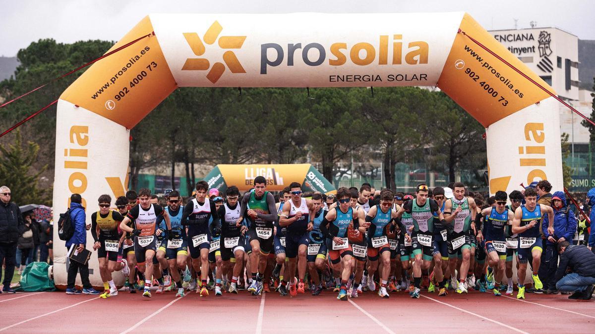 Participantes en el Duatló de Ontinyent, en una edición pasada.