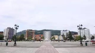 El Ayuntamiento ultima detalles para abrir el mercado de La Corredoria: todos los puestos llevarán todos azules y blancos