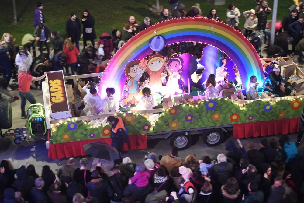 Los Reyes Magos recorren la ciudad desde O Castrillón hasta la plaza de María Pita.