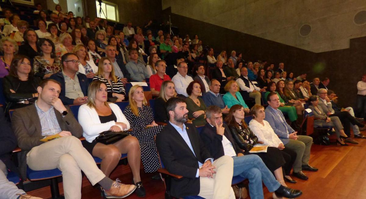 Público asistente a la celebración del Día de la Mujer Rural de Asturias, en Luarca. | D. Á.
