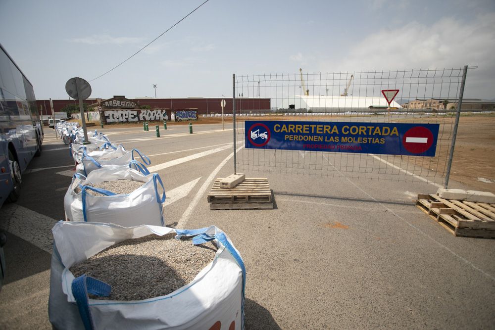 Sin solución a la vista para el bloqueo del vial del malecón en el Port de Sagunt