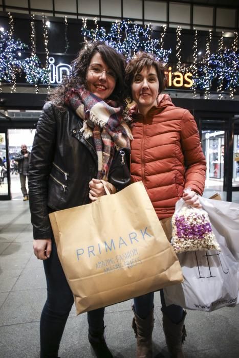 Asturias aprovecha el festivo para hacer sus compras navideñas