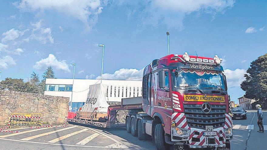 El Centro de Protonterapia recibe el primer elemento esencial del acelerador