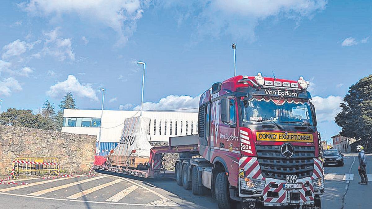 La pieza a su llegada a Santiago, en un transporte especial.