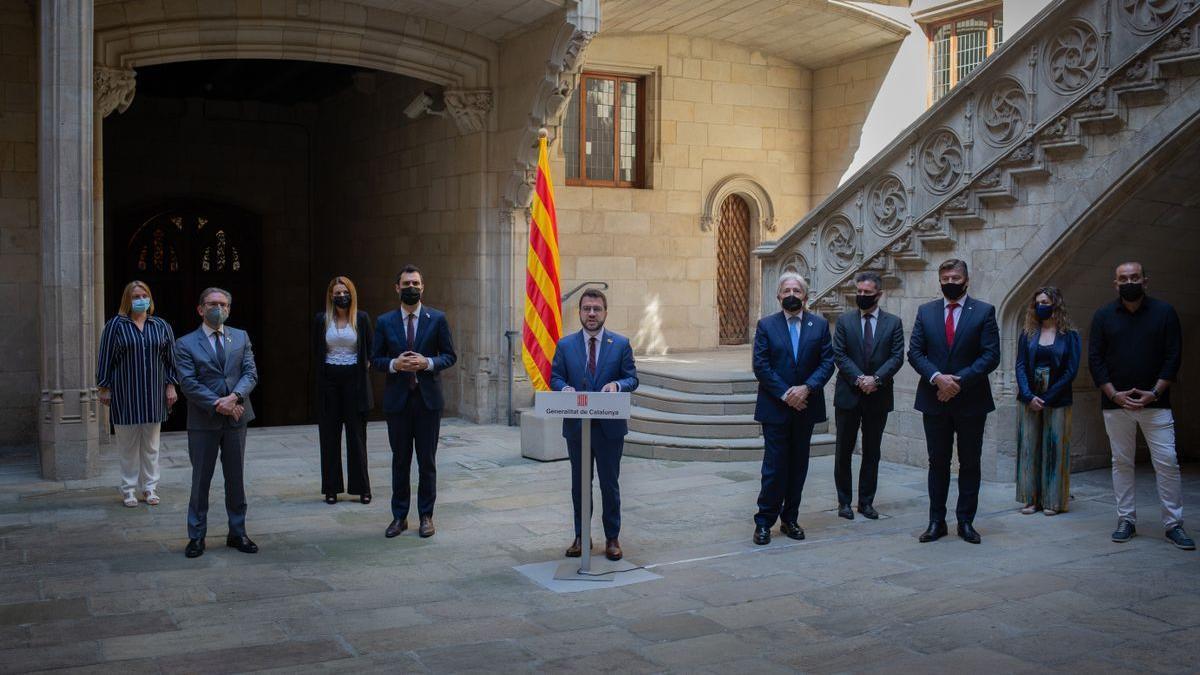 El ’president’ Aragonès con los máximos representantes de patronales y sindicatos.