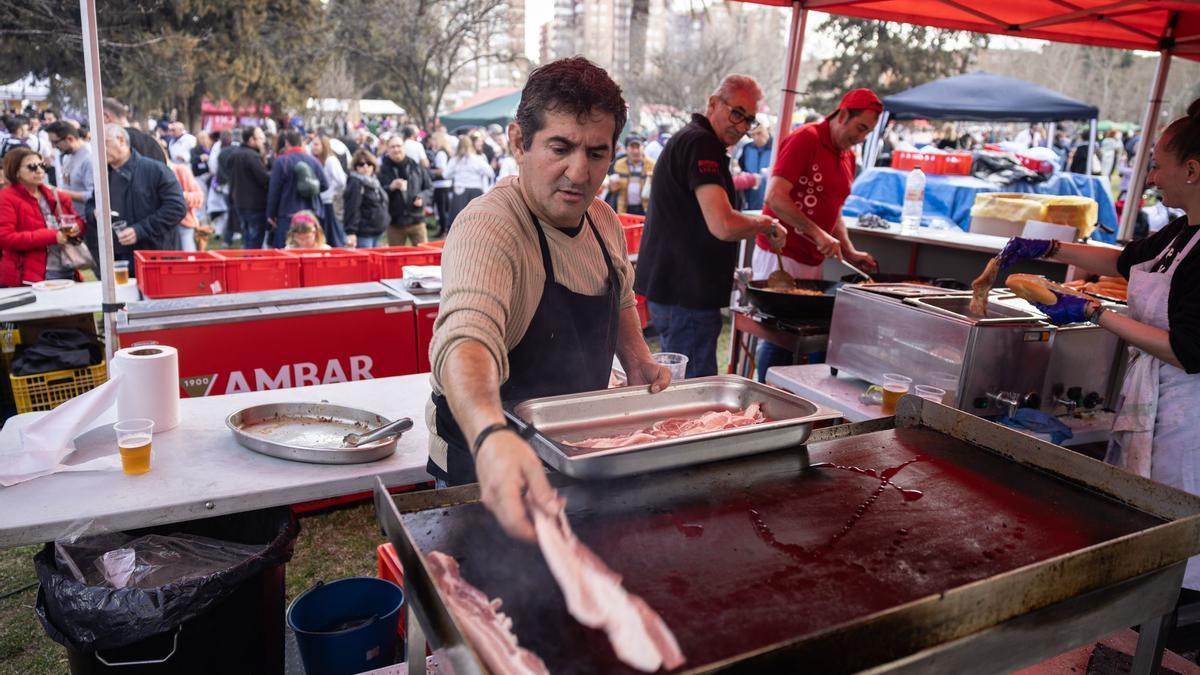 Los zaragozanos no fallan a su cita en el Tío Jorge por la Cincomarzada