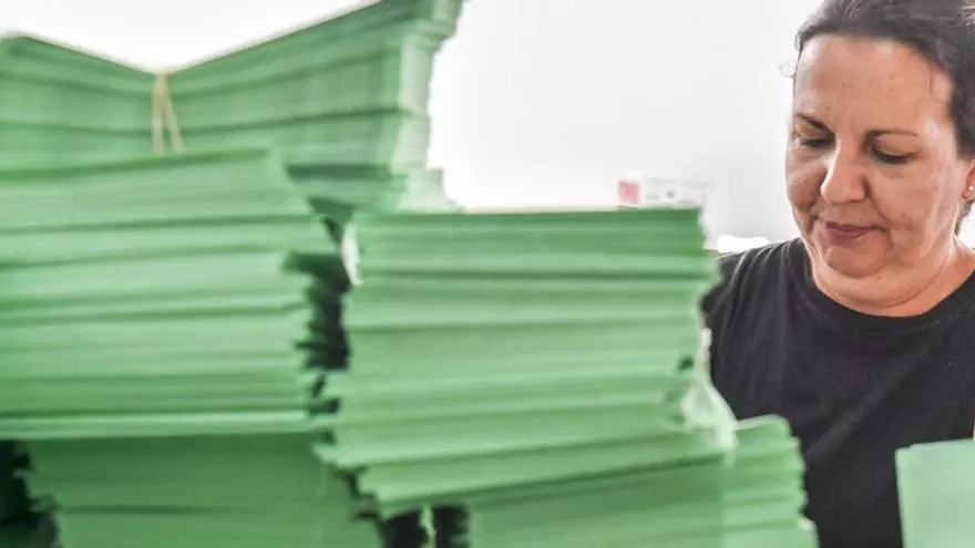 Sobres verdes, amarillos, blancos y sepias para elegir a 1.629 cargos