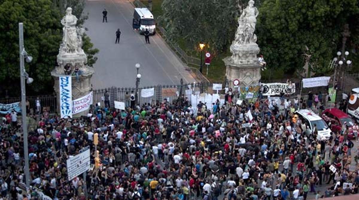 La policia tanca i acordona el parc de la Ciutadella