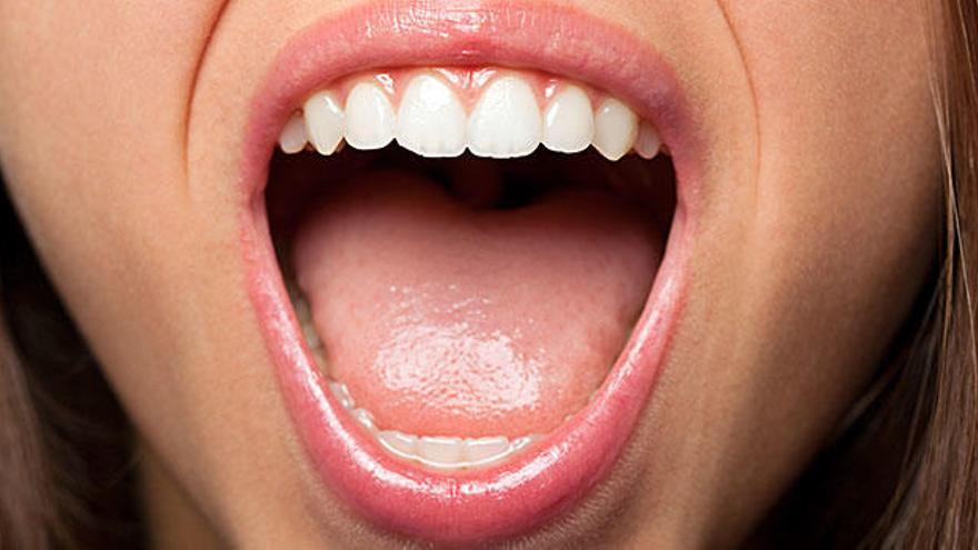 ¿Por qué es tan importante limpiar la lengua? Consejos para una correcta higiene