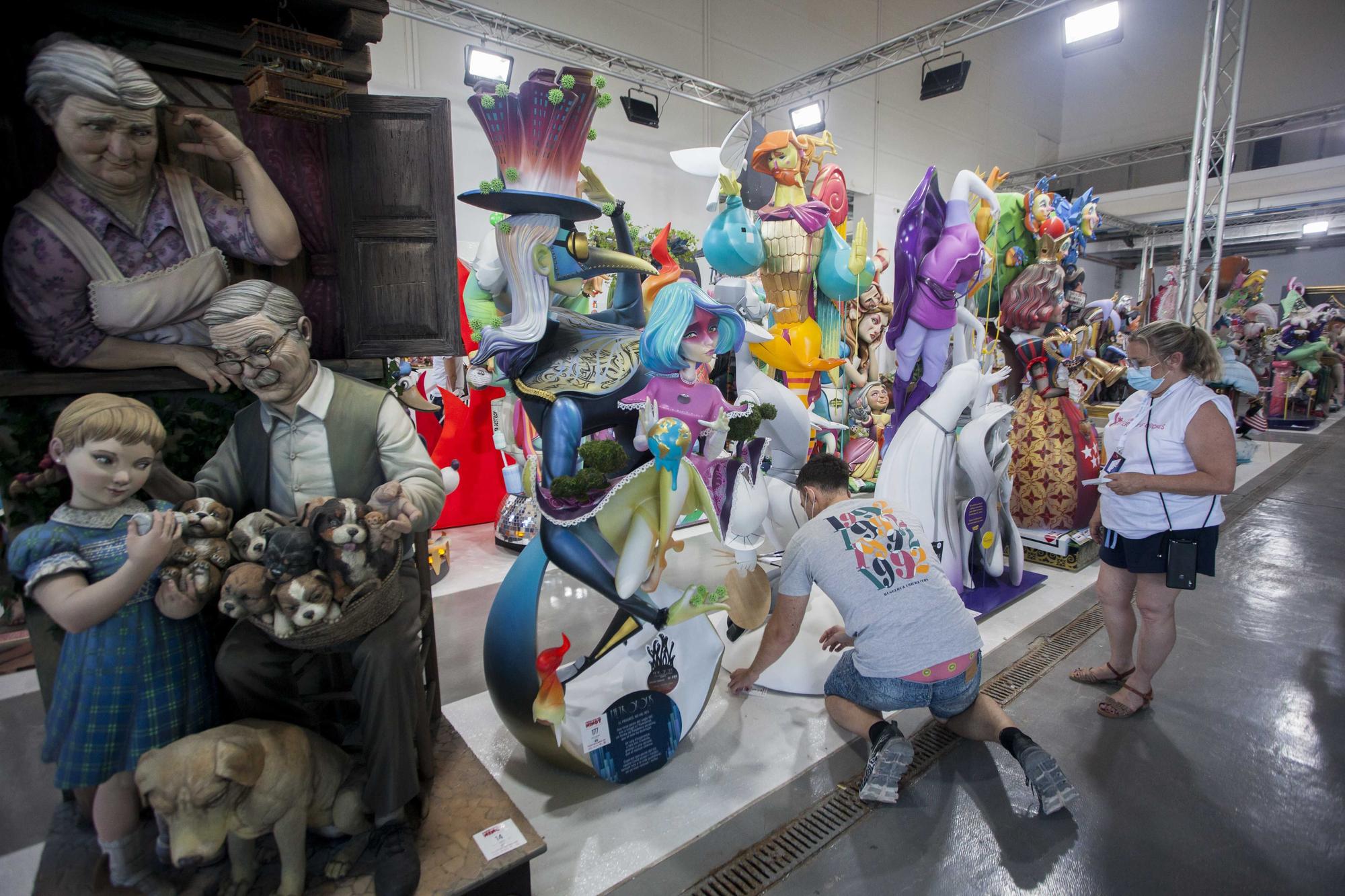 Fallas 2021. La actualidad en una Exposición del Ninot de dos años