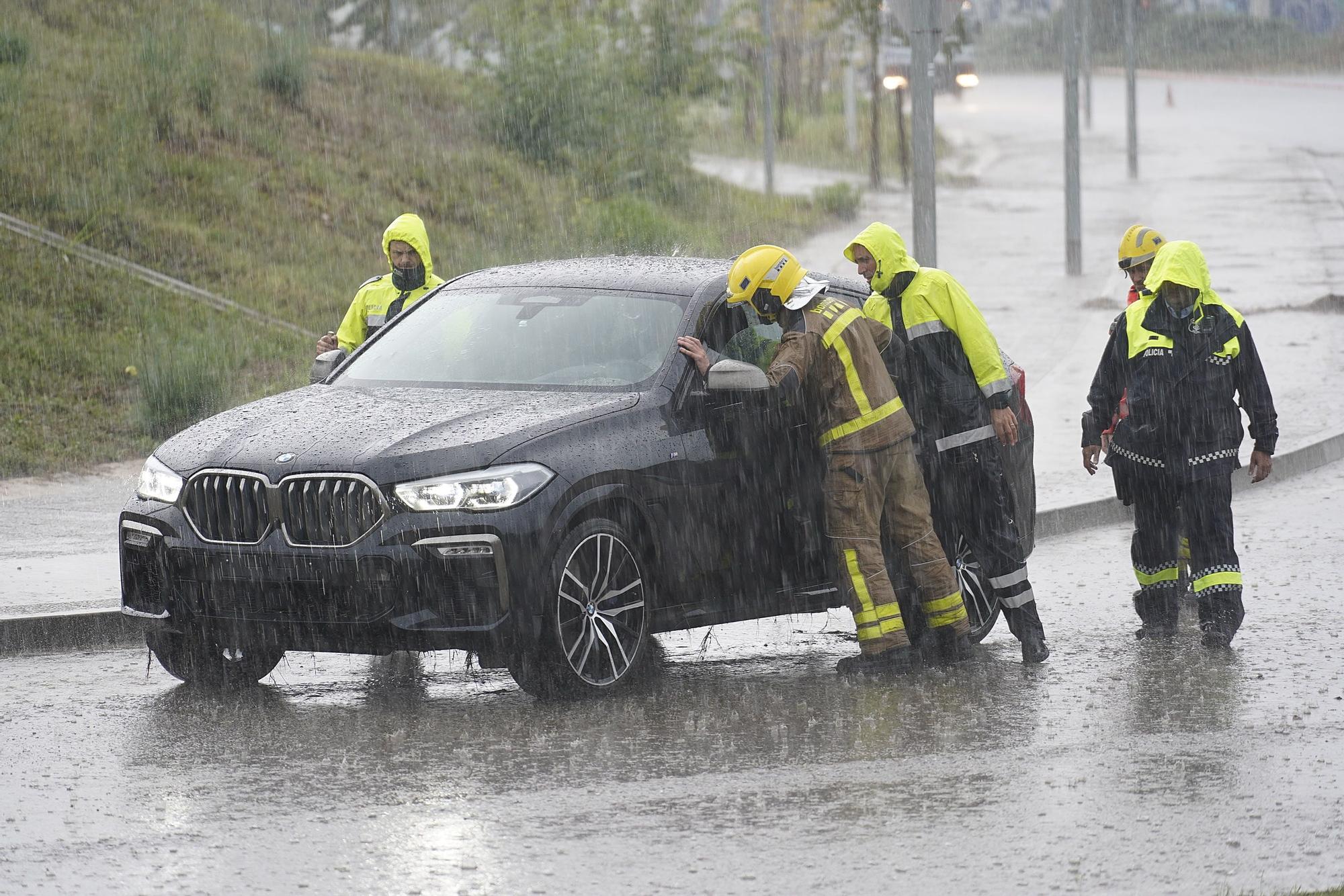 Tarda de pluges intenses que causen inundacions i destrosses a les comarques gironines