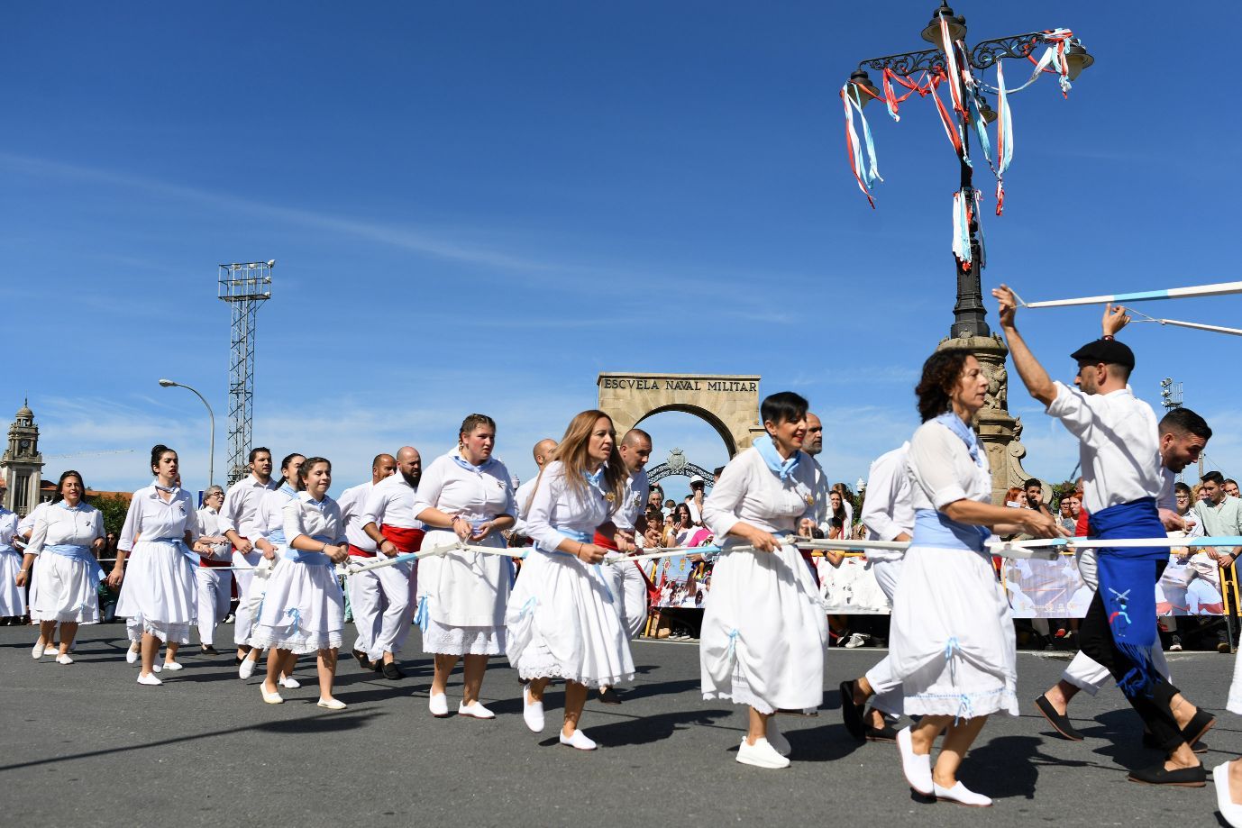 La Danza de Espadas de Marín rompe con dos años de pandemia