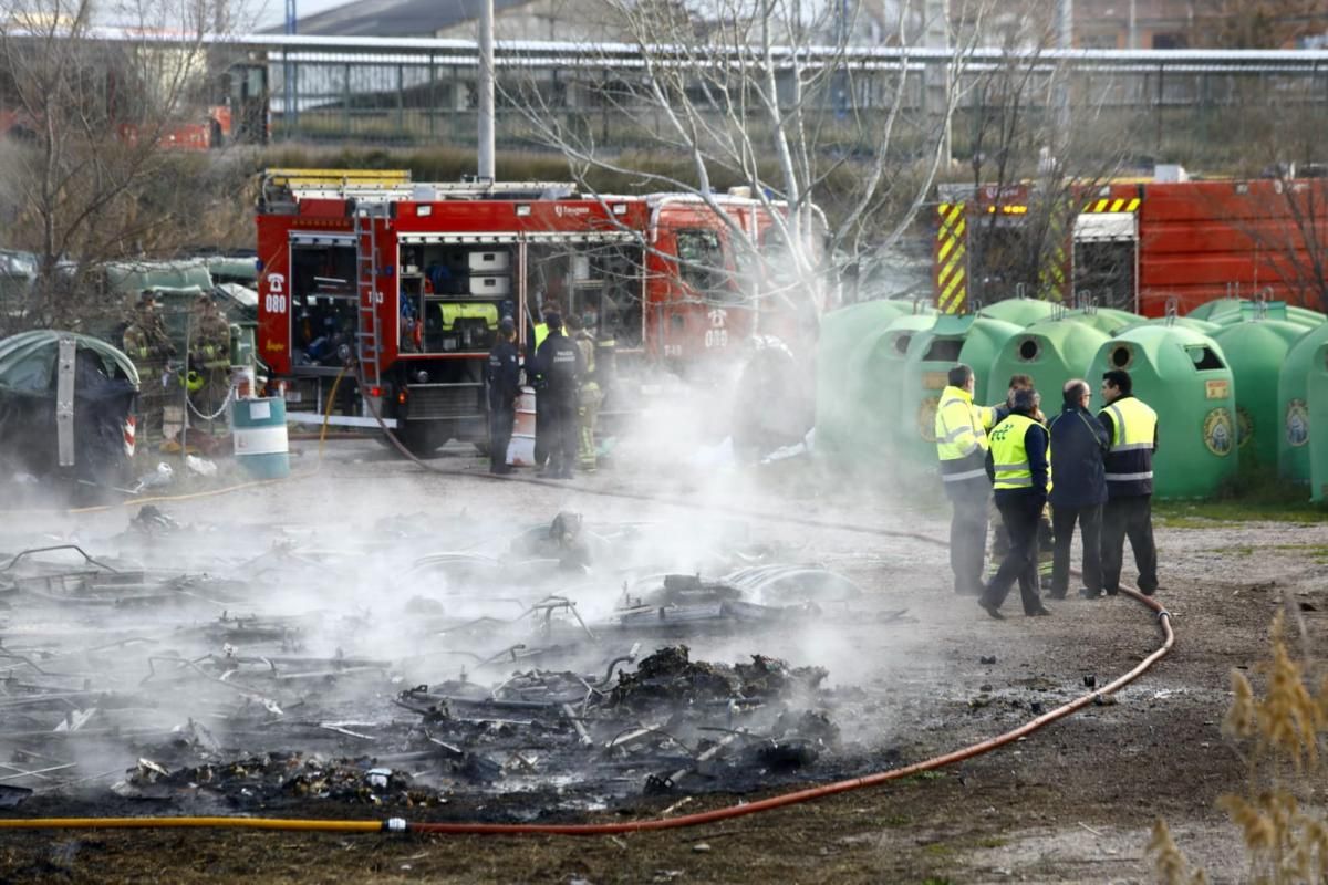 Incendio en el depósito de contenedores de FCC en La Cartuja