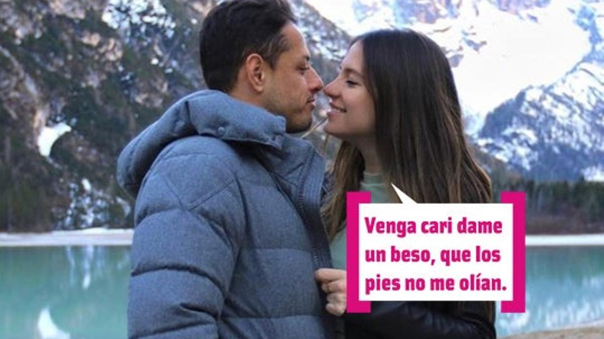 Chicharito y Sara Konah dándose casi un beso