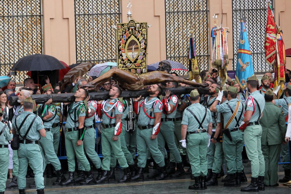 Traslado del Cristo de la Buena Muerte a cargo de la Legión.