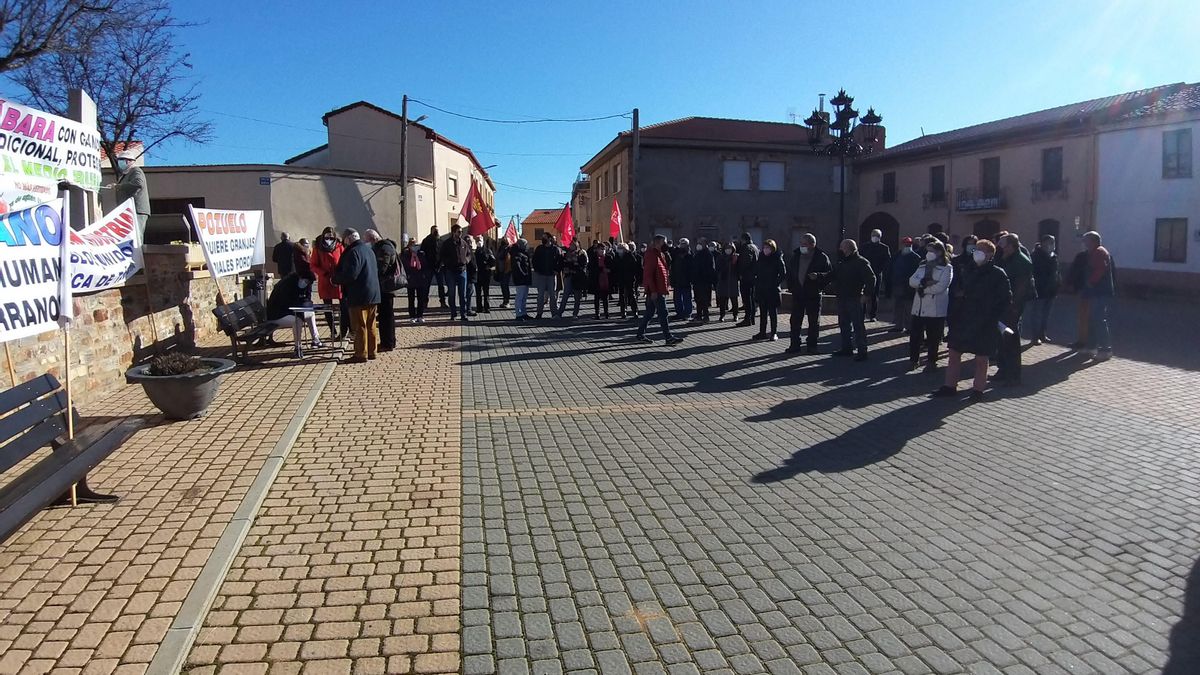 Manifestación en Faramontanos de Tábara contra las macrogranjas