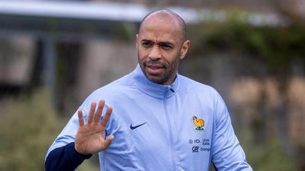 Una nueva complicación para Henry: No podemos desnudarnos para vestir a la selección francesa