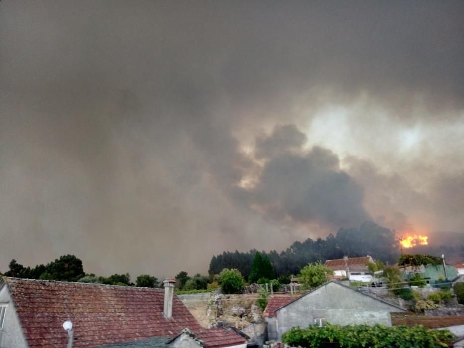 Vista del incendio desde Gargamala, en Mondariz