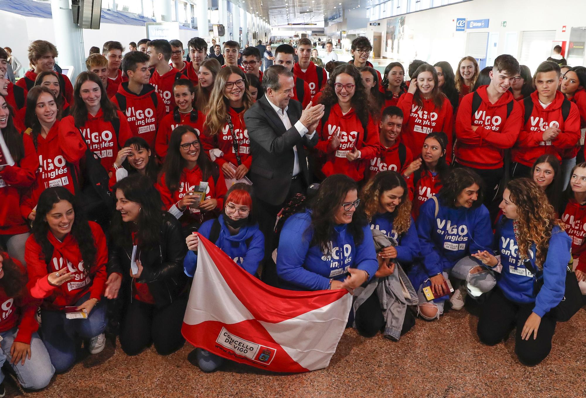 Los jóvenes vigueses parten rumbo a las islas británicas