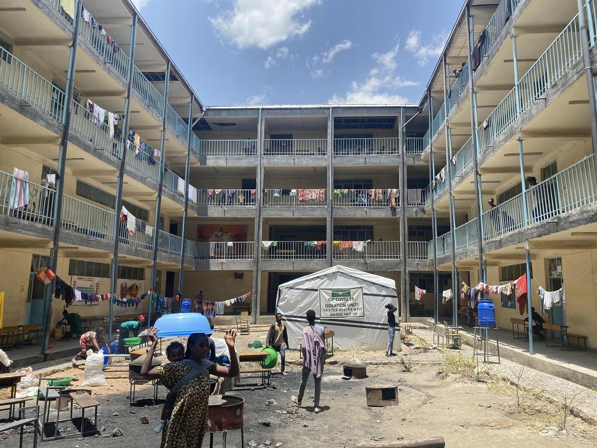 Desplazados internos alojados en una escuela secundaria de Mekelle, en Tigray.