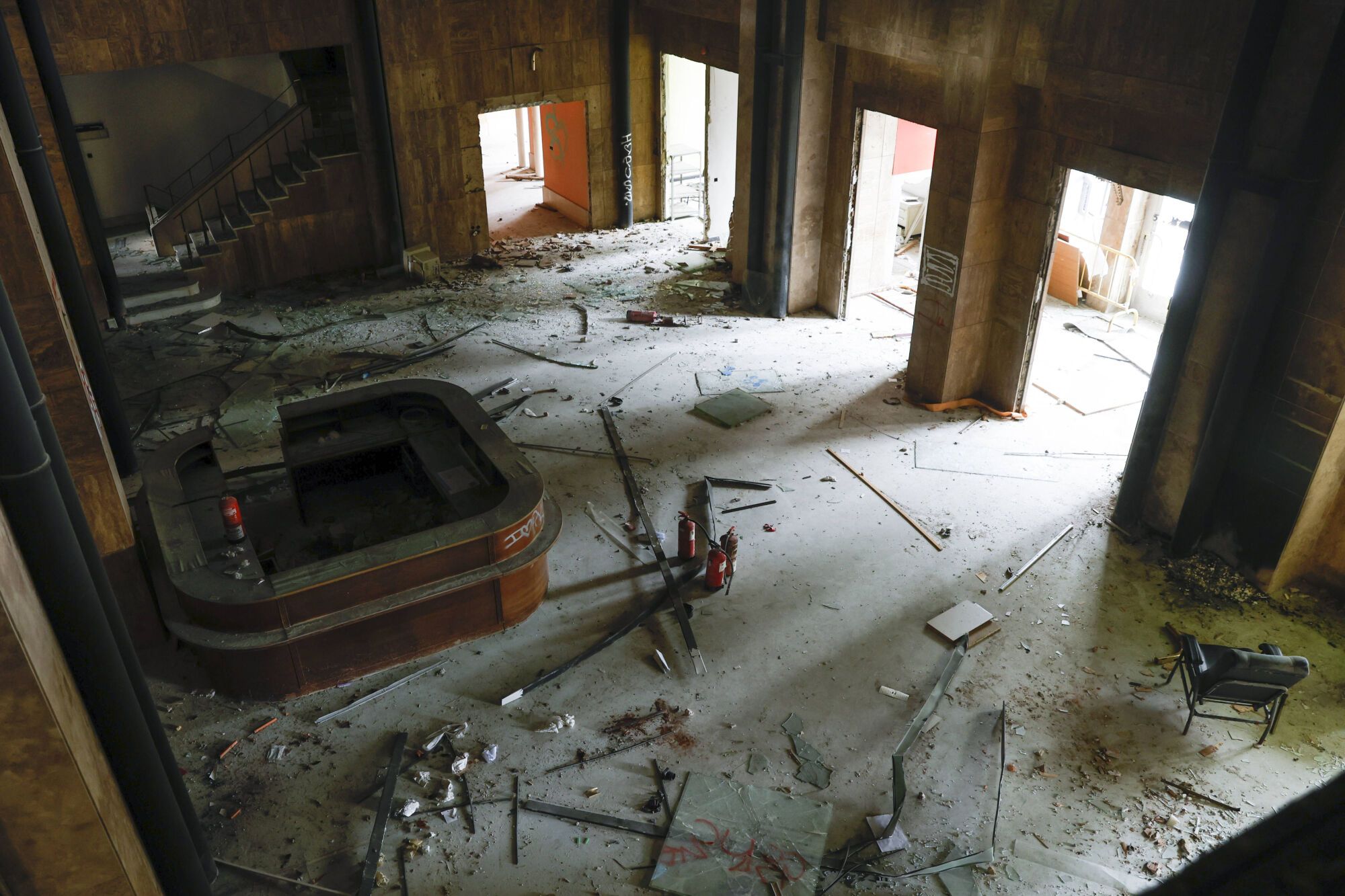 EN IMÁGENES: Viaje al interior del viejo HUCA, desvalijado y vandalizado por su abandono