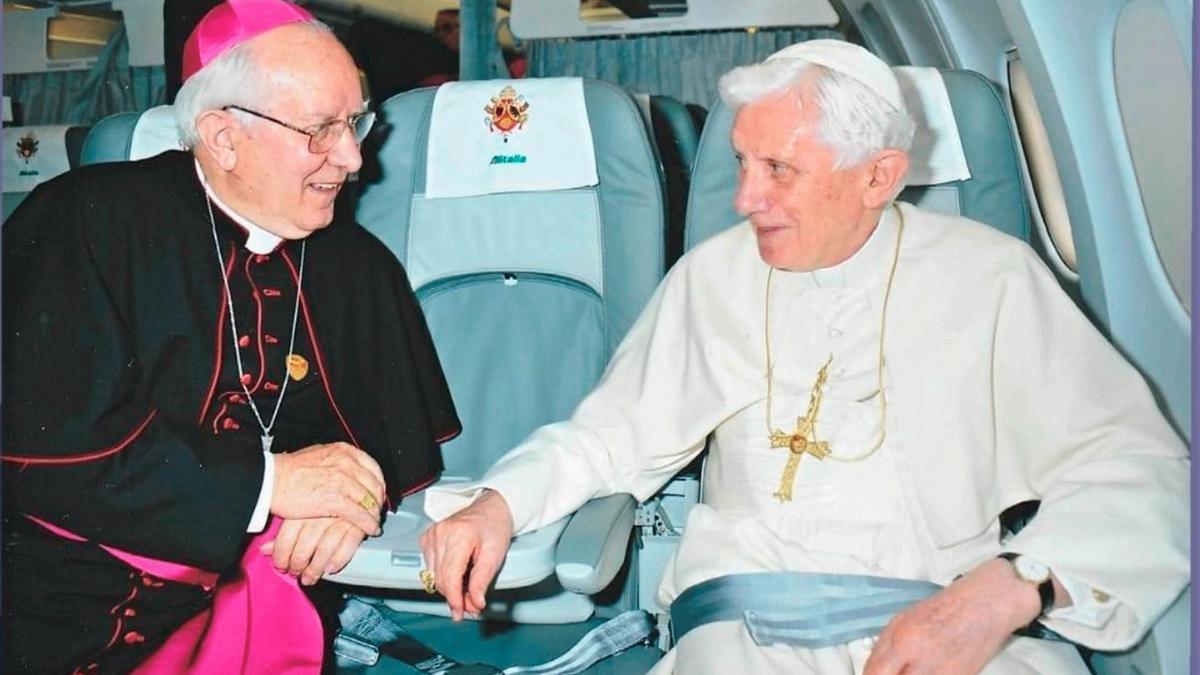 Félix del Blanco y Benedicto XVI en una foto de archivo.