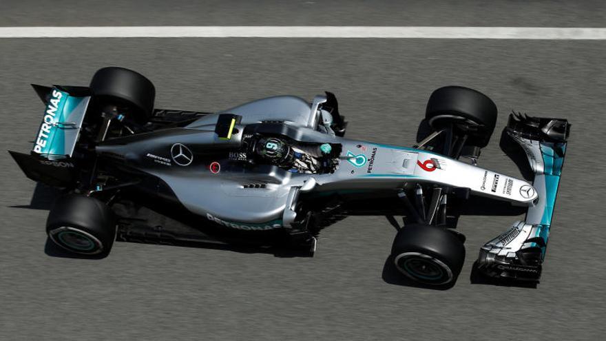 Rosberg vuela en los libres de Montmeló