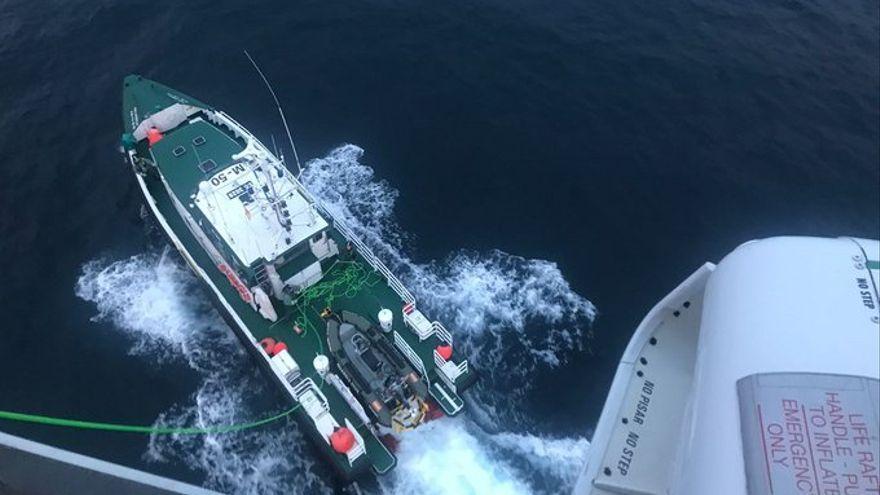 Imagen de la embarcación de la Guardia Civil tomada desde un helicóptero.