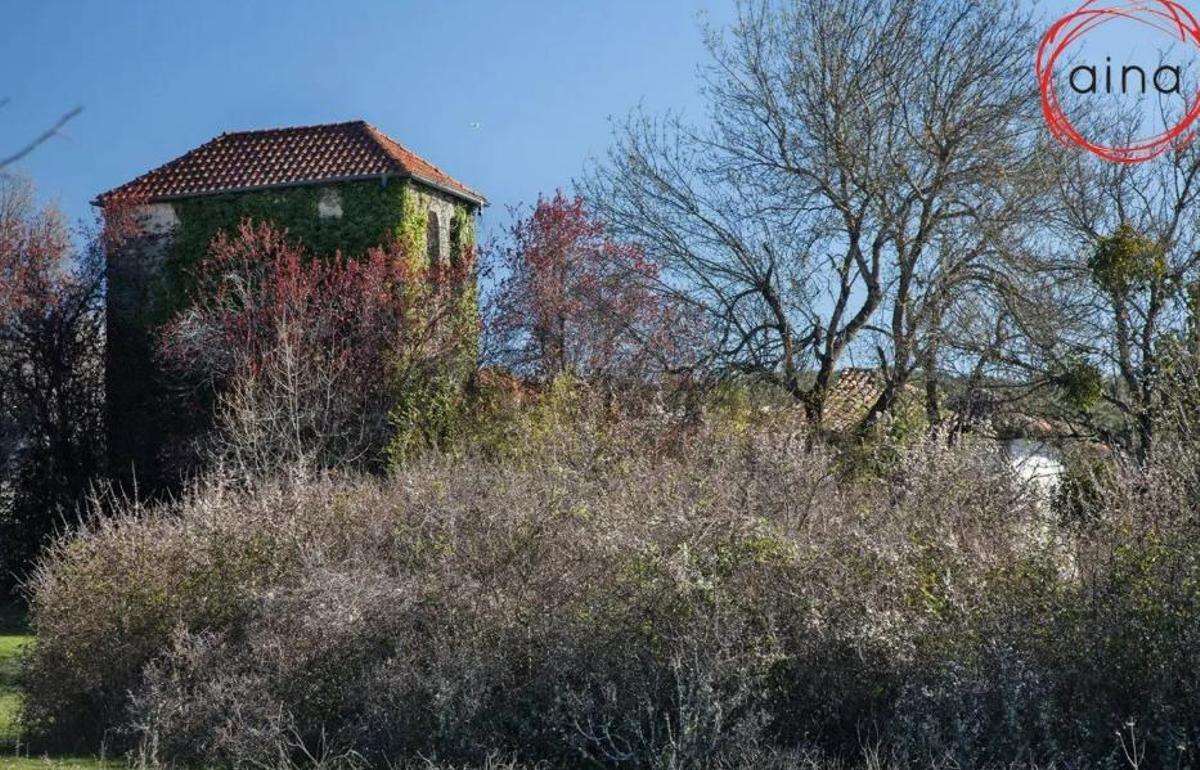 Vista de la Iglesia de Zai (siglo XII), pueblo navarro abandonado en 1970 que sale a la venta por 1,6 millones de euros.